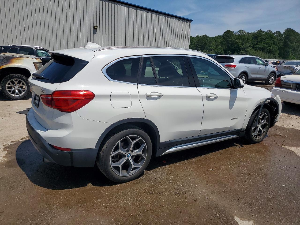 2016 BMW X1 VIN WBXHT3C35G5E56192 photo 3