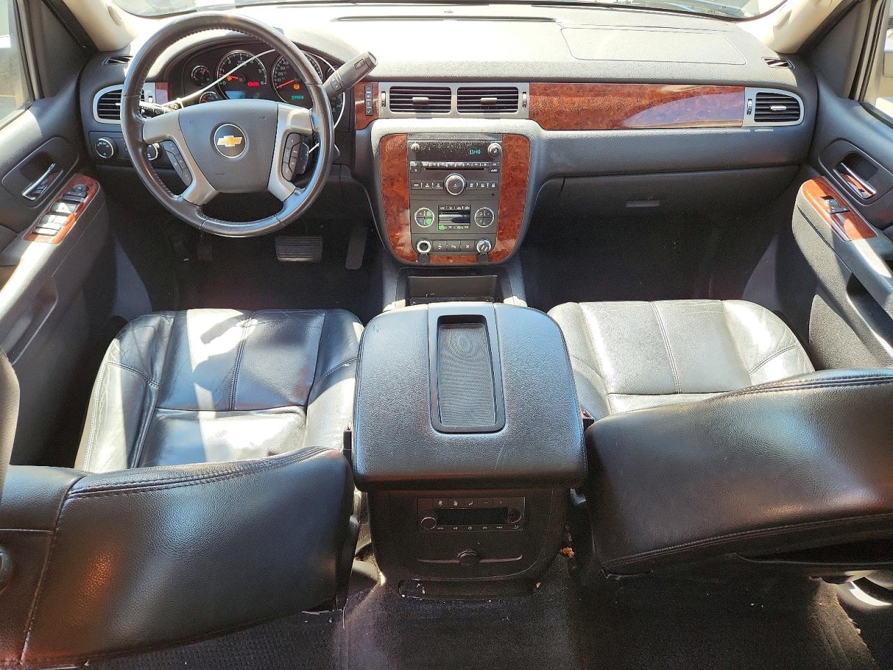2011 Chevrolet Suburban VIN 1GNSKJE39BR387326 photo 8