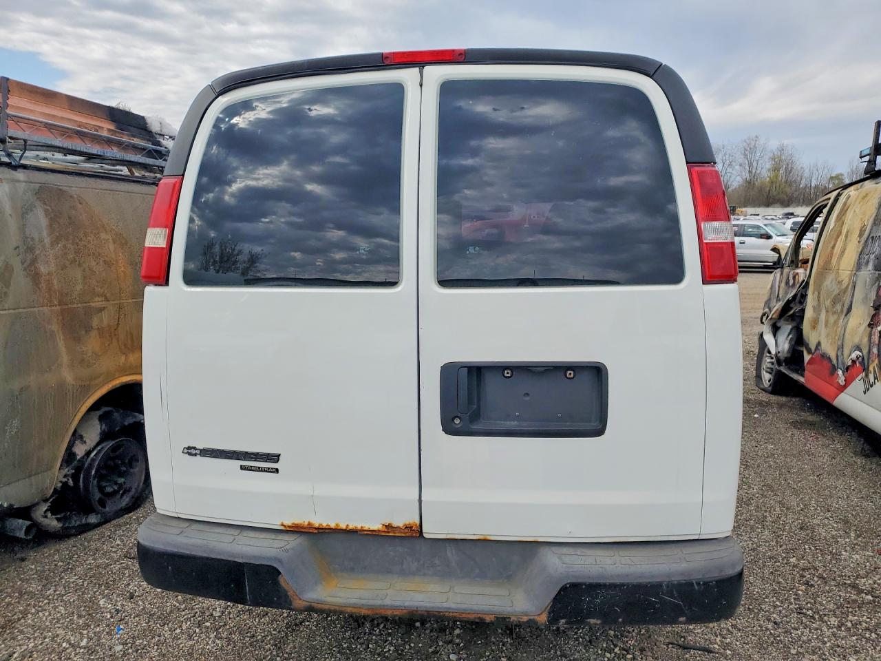 2015 CHEV Express VIN 1GCWGGFF8F1106046 photo 6