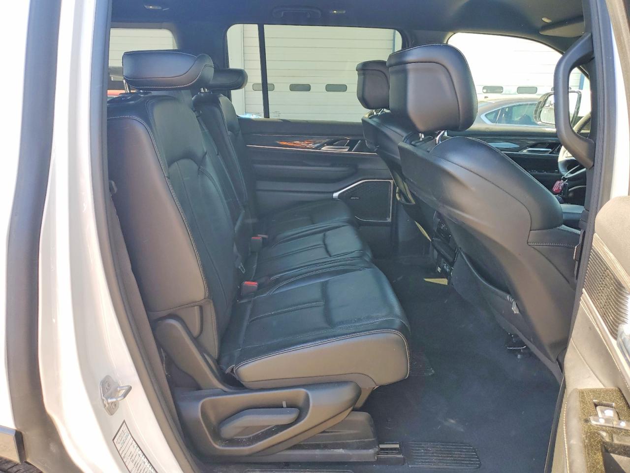 2022 JEEP Wagoneer VIN 1C4SJVBT0NS188489 photo 11