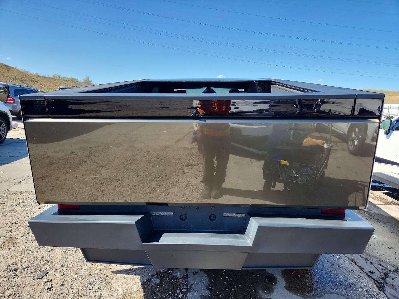 2025 Tesla Cybertruck VIN 7G2CEHED2SA070803 photo 6
