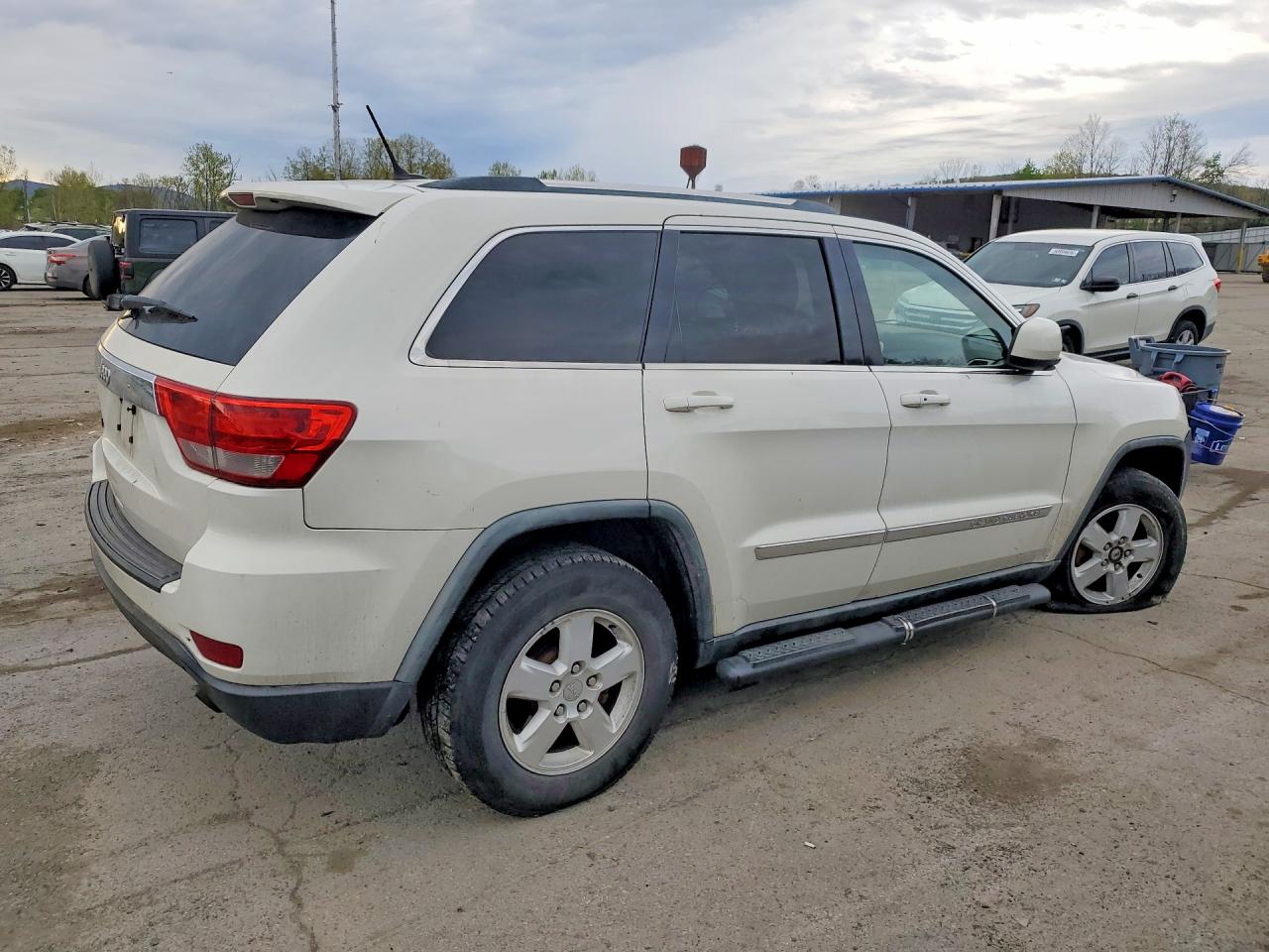 2011 JEEP Cherokee VIN 1J4RR4GG5BC614951 photo 3