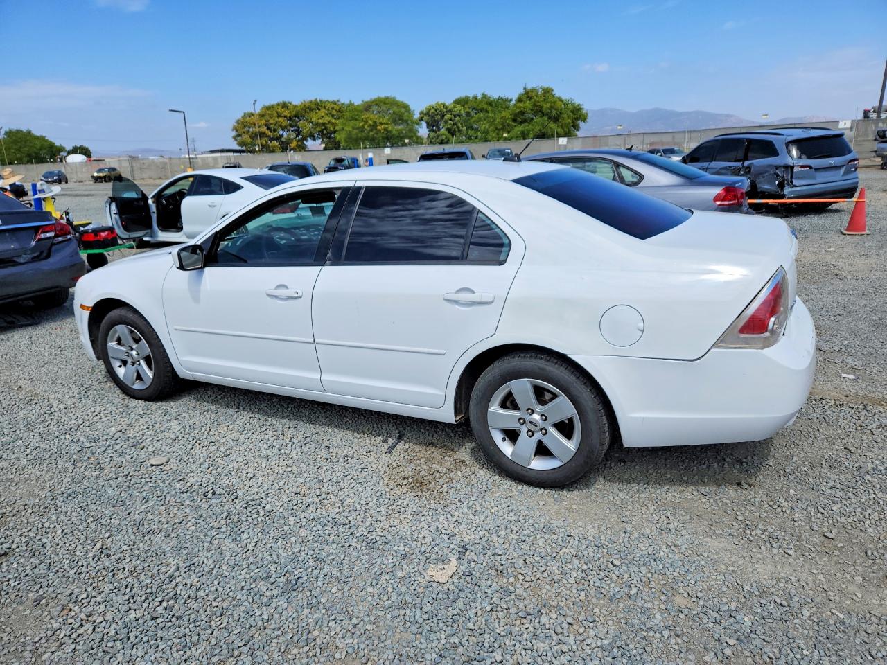 2007 Ford Fusion VIN 3FAHP07117R155203 photo 2