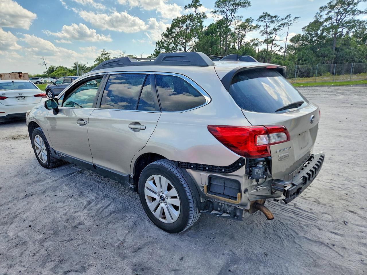 2018 Outback VIN 4S4BSAHC1J3285729 photo 2