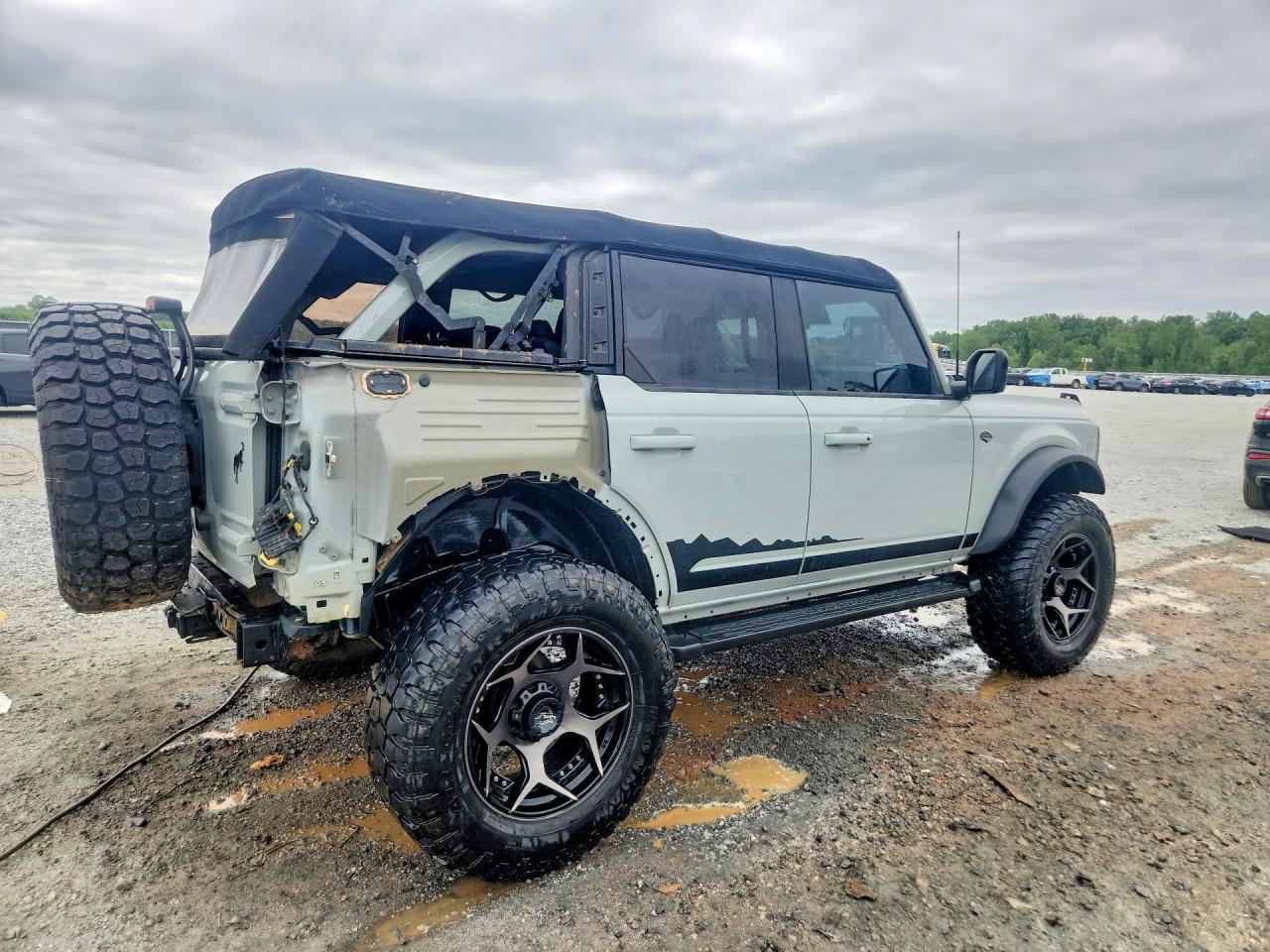 2021 Ford Bronco VIN 1FMEE5DP7MLA62507 photo 3