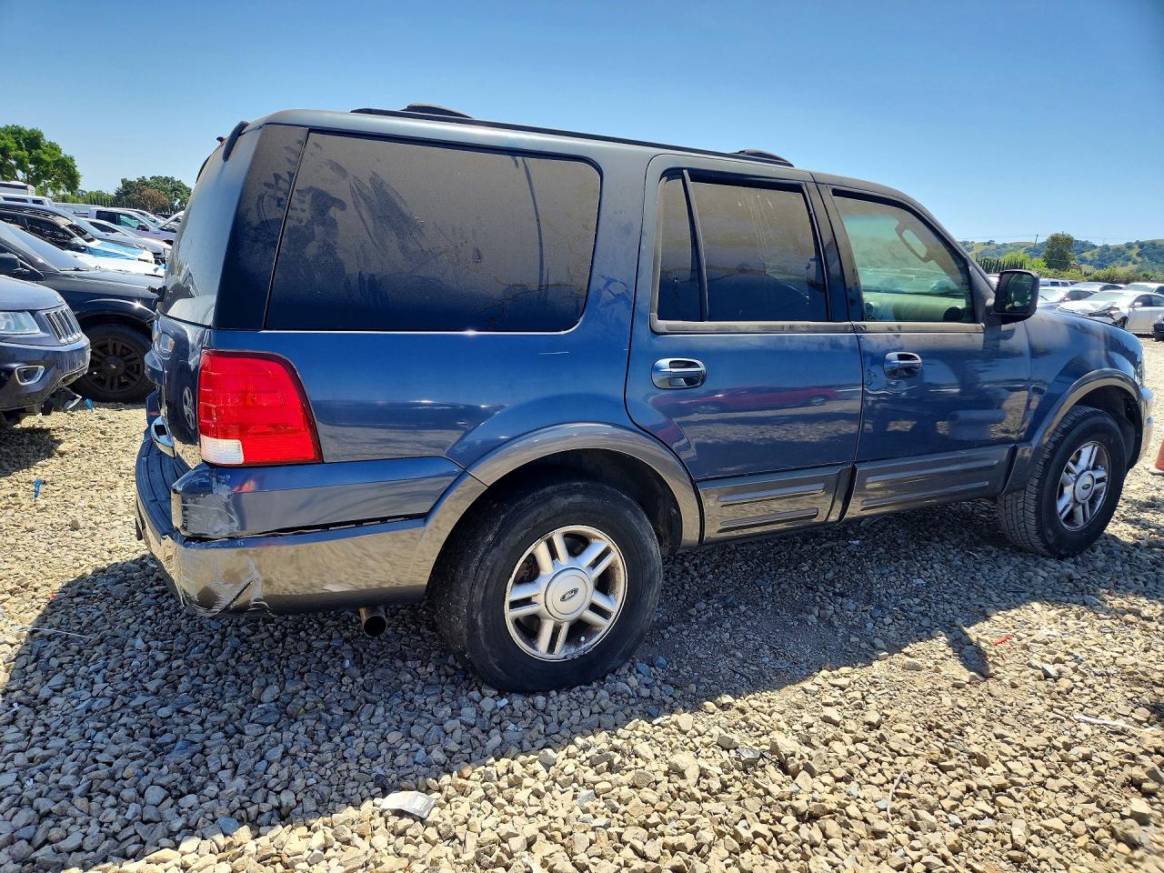 2004 Ford Expedition VIN 1FMPU16L74LA41493 photo 3