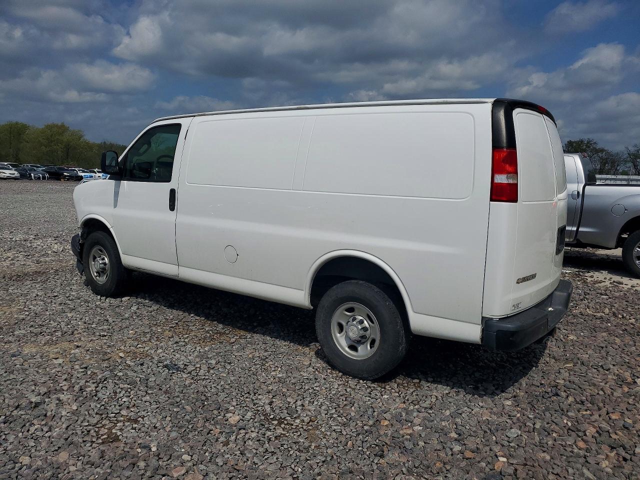 2017 CHEV Express VIN 1GCZGGFF7H1266970 photo 2