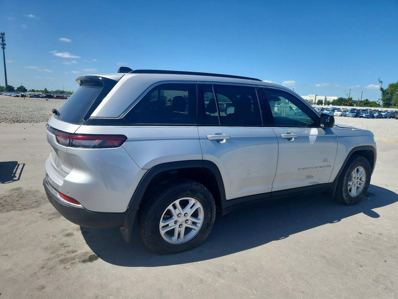 2025 JEEP Cherokee VIN 1C4RJGAG1SC266041 photo 3