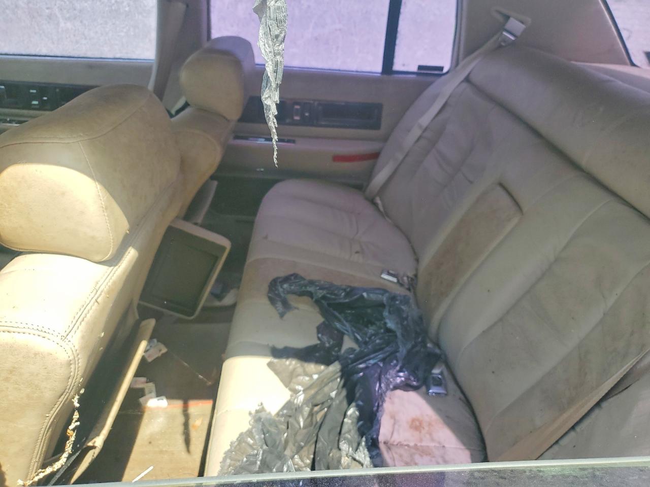 1995 Cadillac Fleetwood VIN 1G6DW52P9SR700575 photo 10