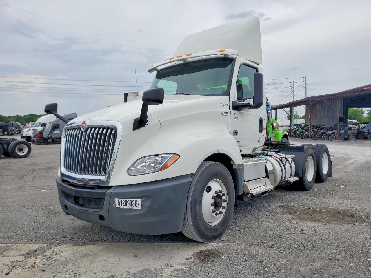 2019 International All other VIN 3HCDZTZR6KL732412 photo 2