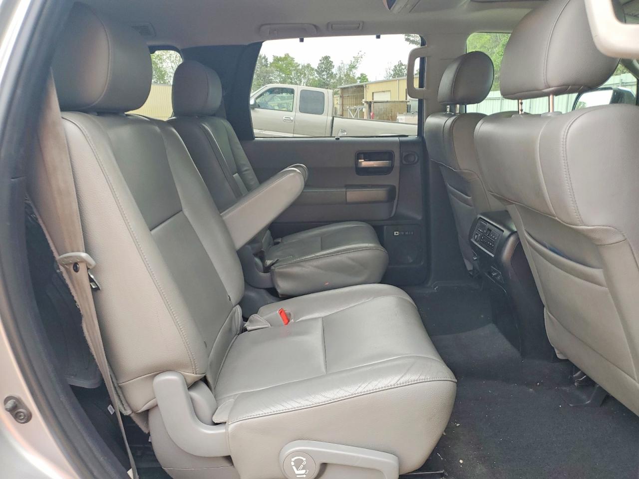 2014 Toyota Sequoia VIN 5TDJW5G11ES093243 photo 11