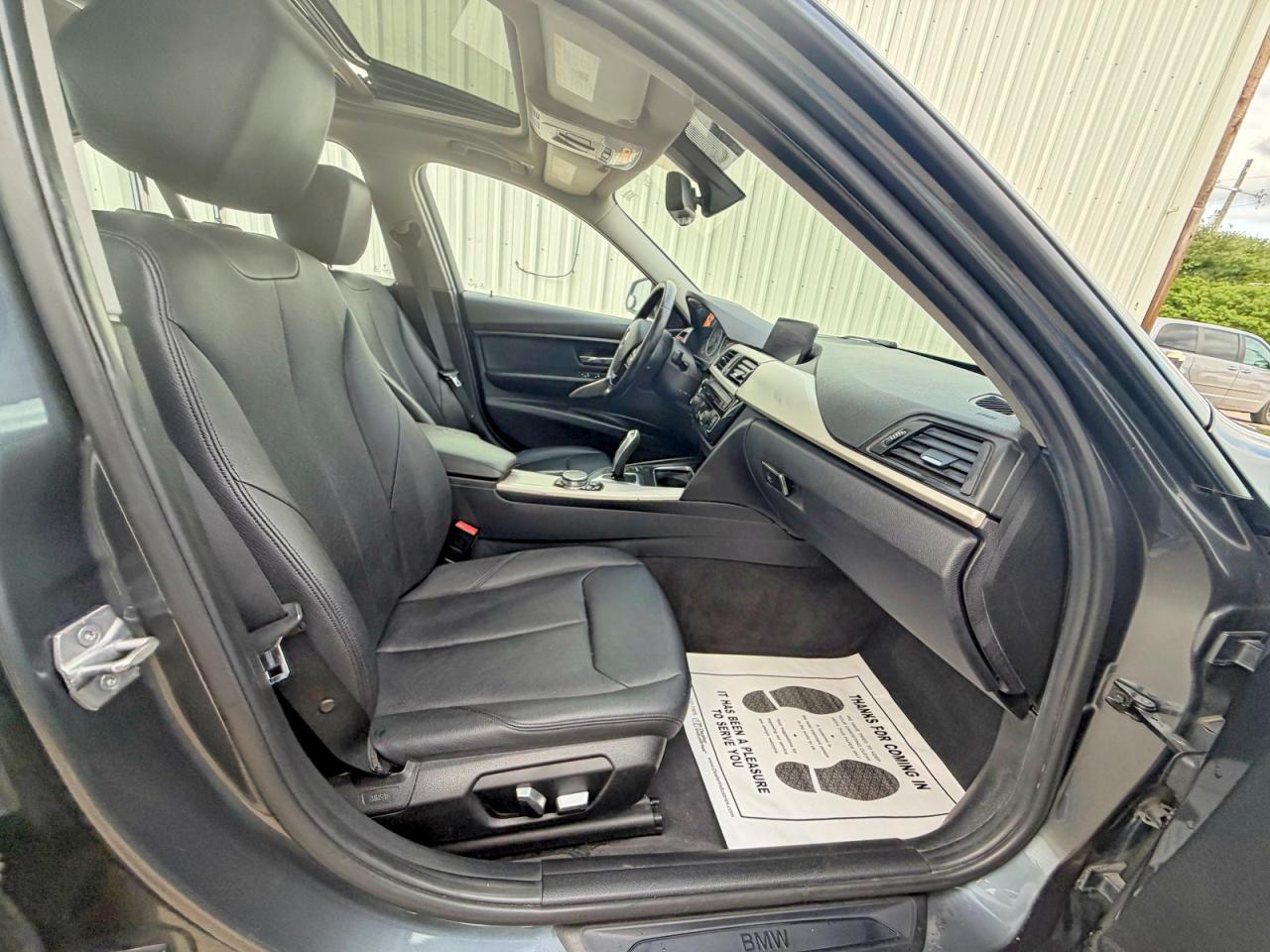 2016 BMW 3 series VIN WBA8E5G55GNT93166 photo 5