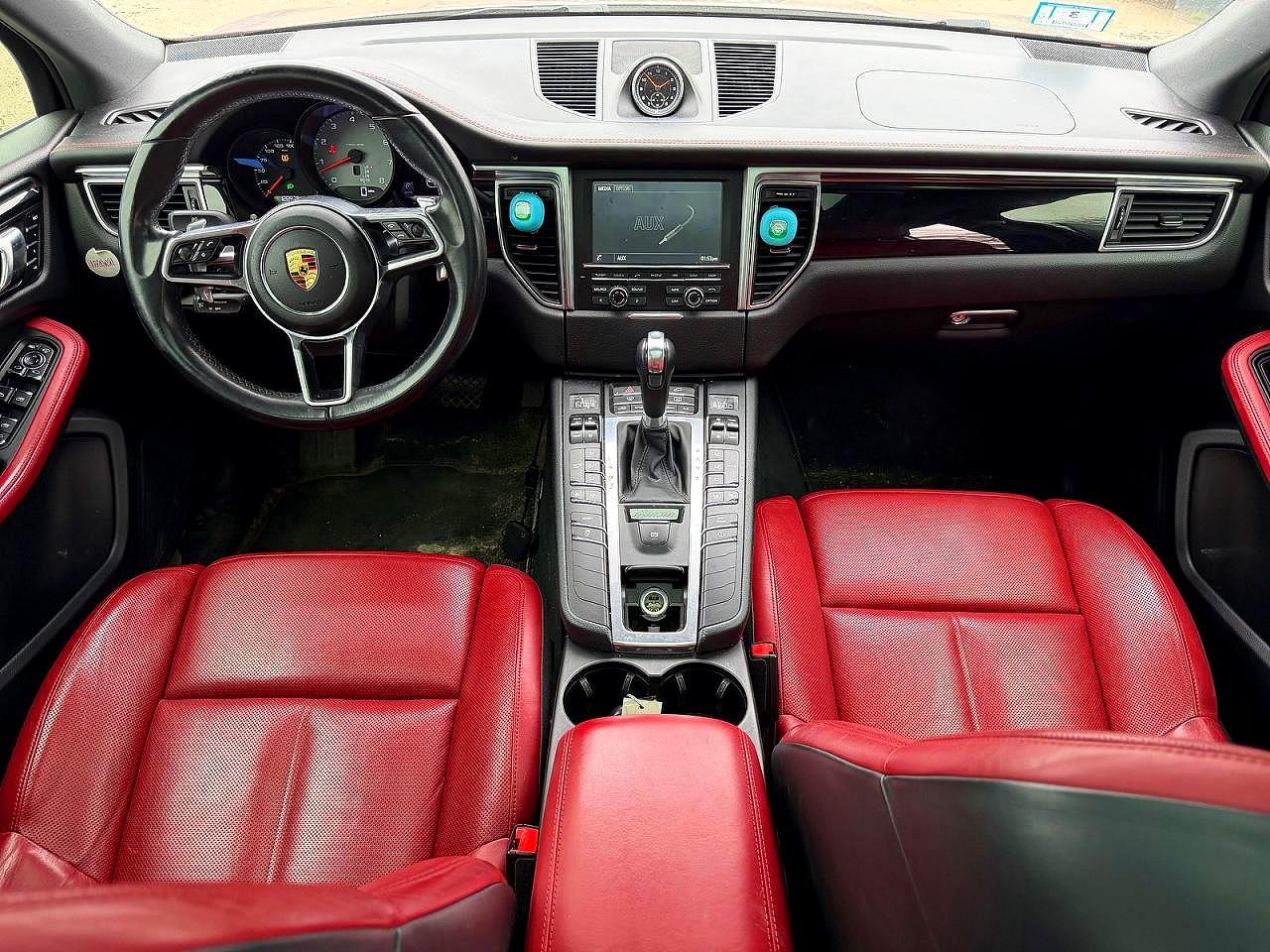 2016 Porsche Macan VIN WP1AB2A57GLB45029 photo 9