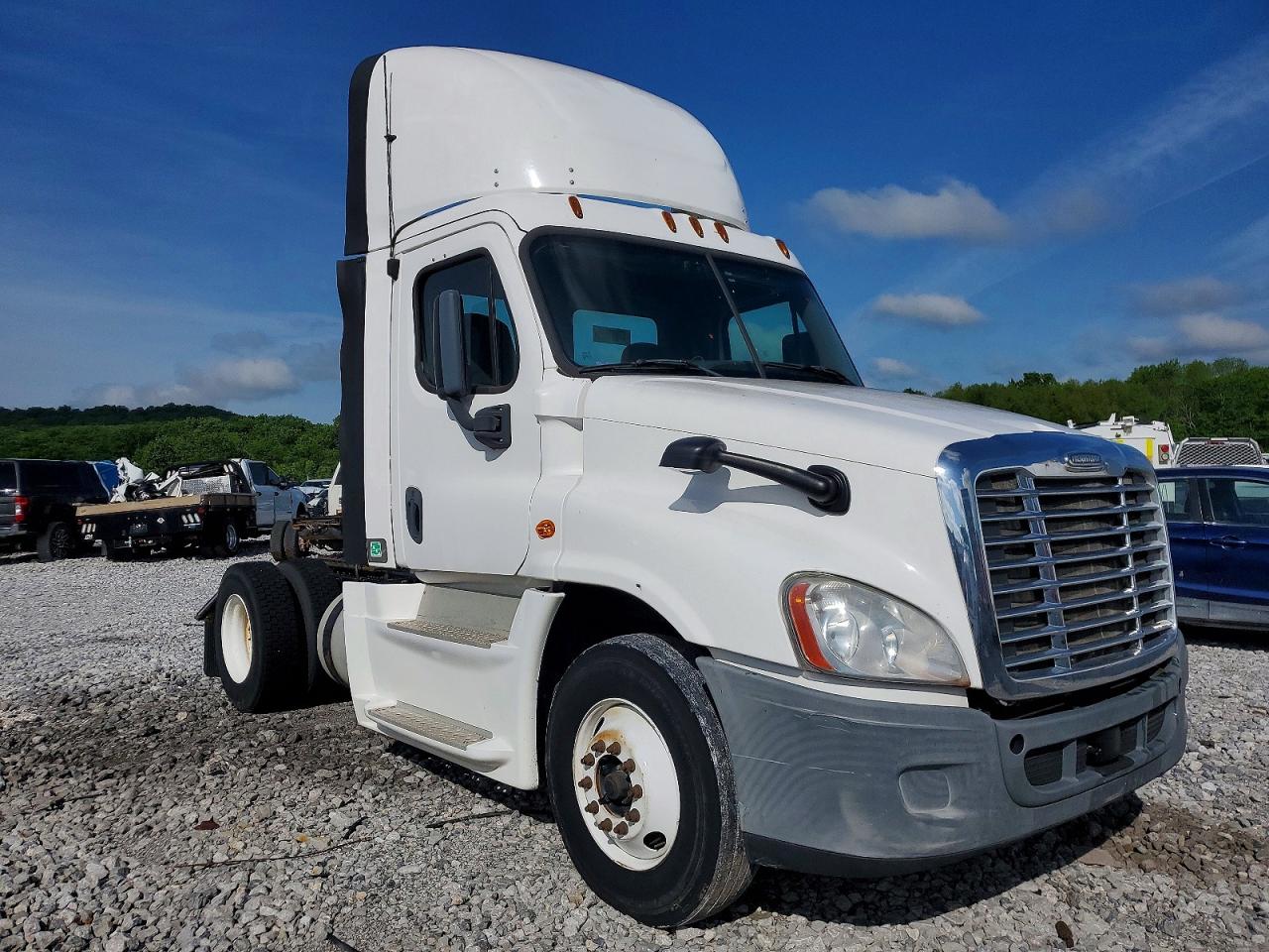 2014 FREIGHTLINER All models VIN 1FUBGEDV4ELFW8390 photo 1