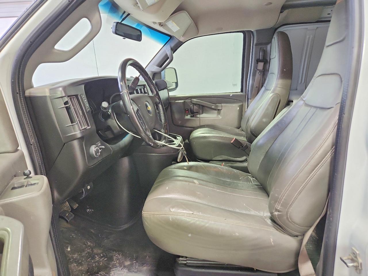 2021 Chevrolet Express VIN 1GCWGAFP8M1207509 photo 7