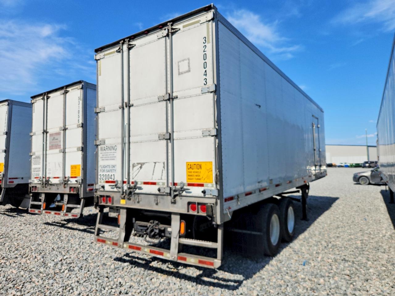 2015 UTILITY All models VIN 1UYVS2321FM245501 photo 4