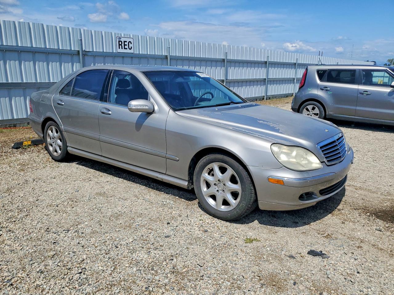 2005 Mercedes-Benz S class VIN WDBNG84J65A447127 photo 4