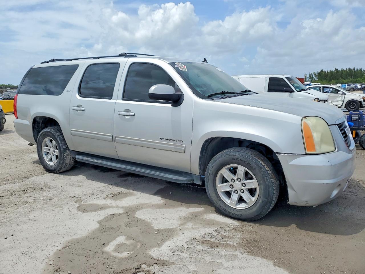 2011 GMC Yukon VIN 1GKS2KE36BR176734 photo 4