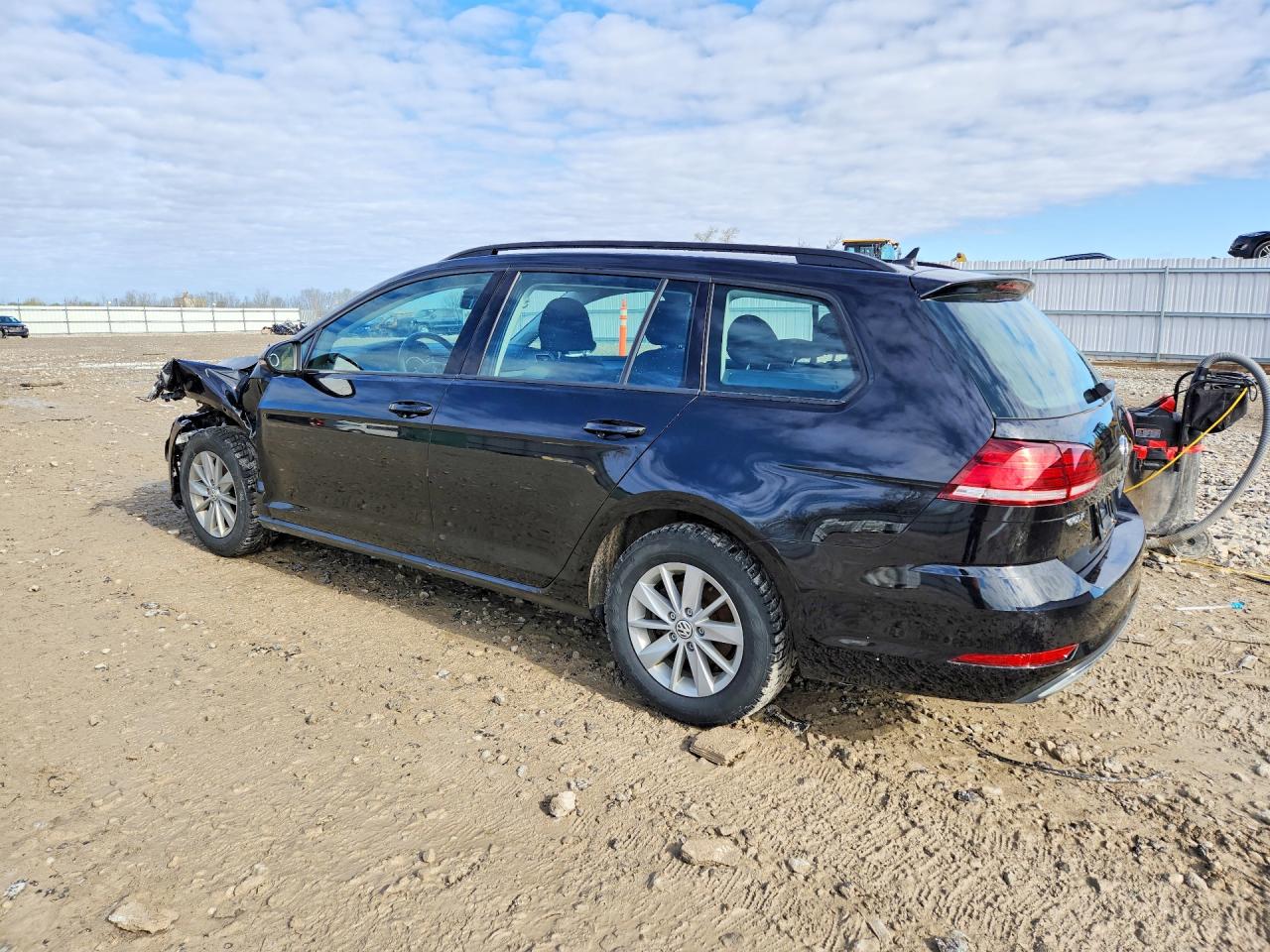 2018 VOLKSWAGEN Golf VIN 3VWD17AU2JM763366 photo 2