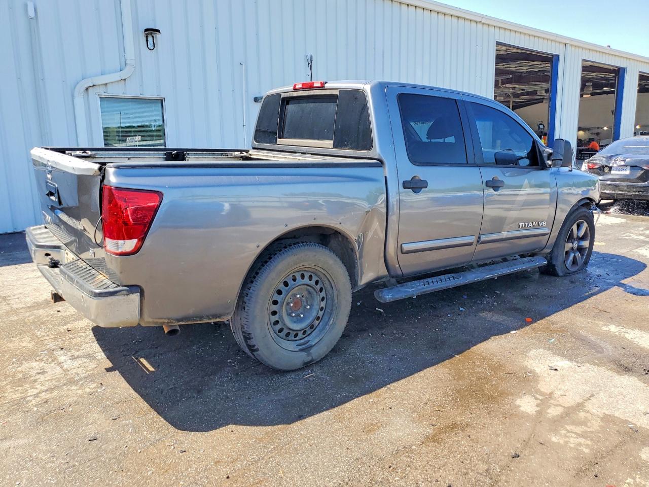 2015 Nissan TITAN VIN 1N6AA0ED6FN514375 photo 3