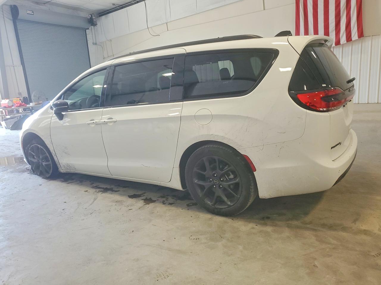 2026 Chrysler Pacifica VIN 2C4RC1GG5TR170002 photo 2