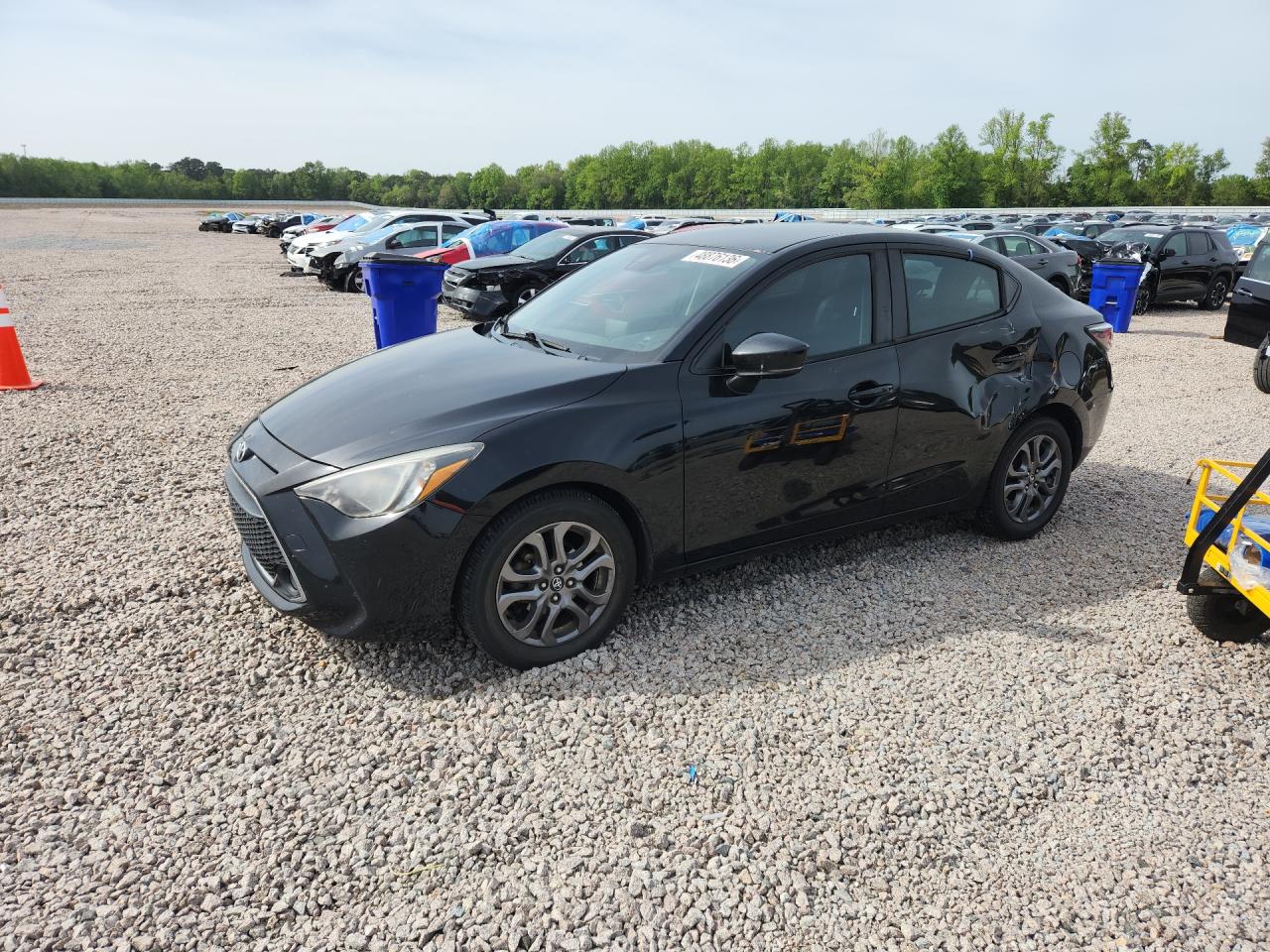 2019 Toyota Yaris VIN 3MYDLBYV2KY513541 photo 1