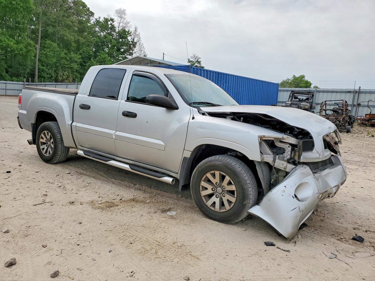 2007 Mitsubishi Raider VIN 1Z7HC28K27S109574 photo 4