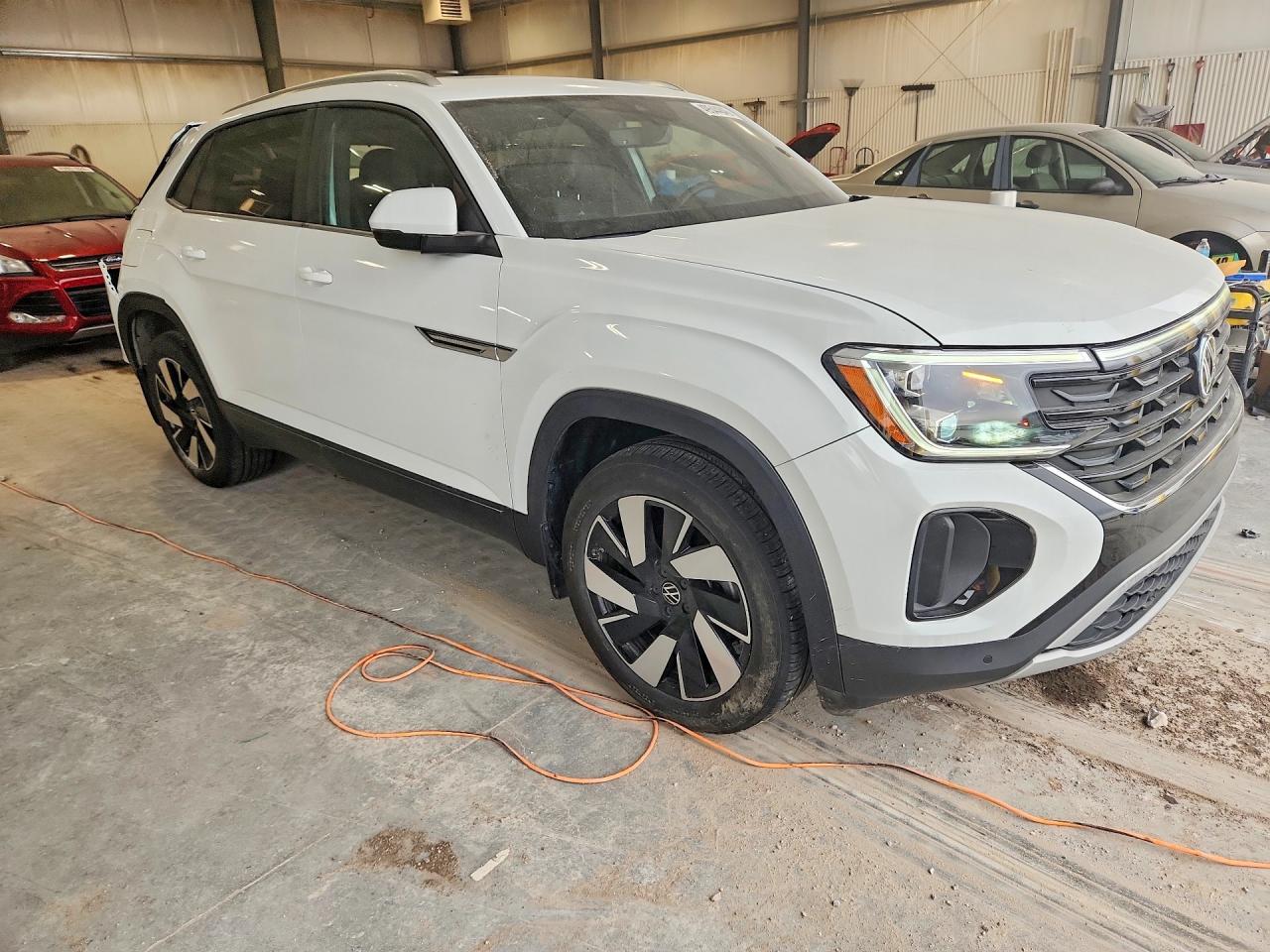 2024 Volkswagen Atlas VIN 1V2KE2CA2RC253180 photo 4