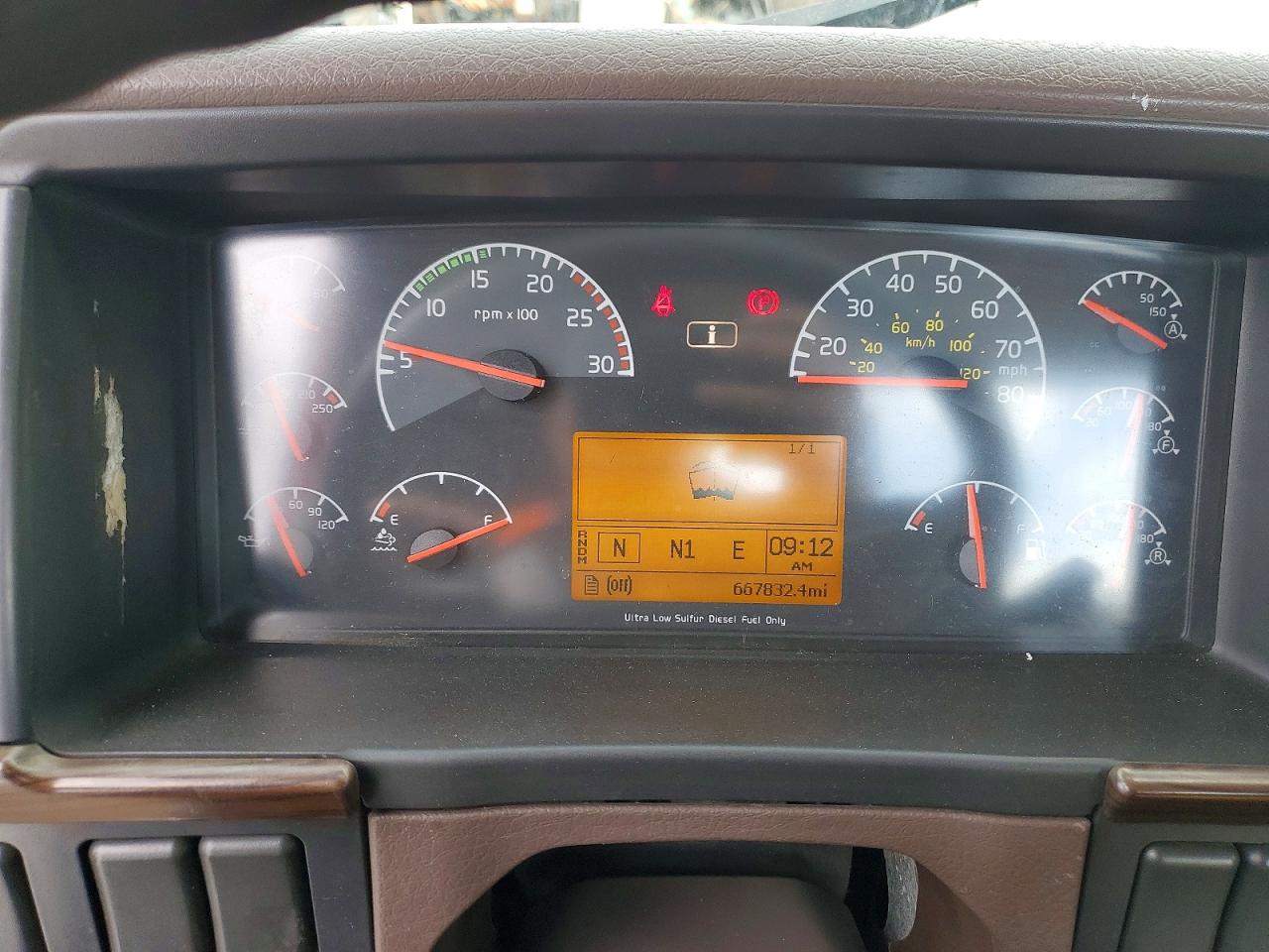 2015 Volvo Vn VIN 4V4N99EH4FN926223 photo 8