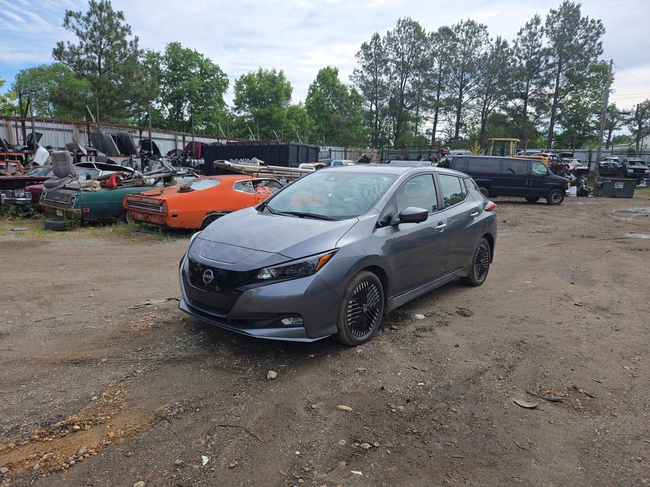 2023 Nissan Leaf VIN 1N4CZ1CV4PC558934 photo 2