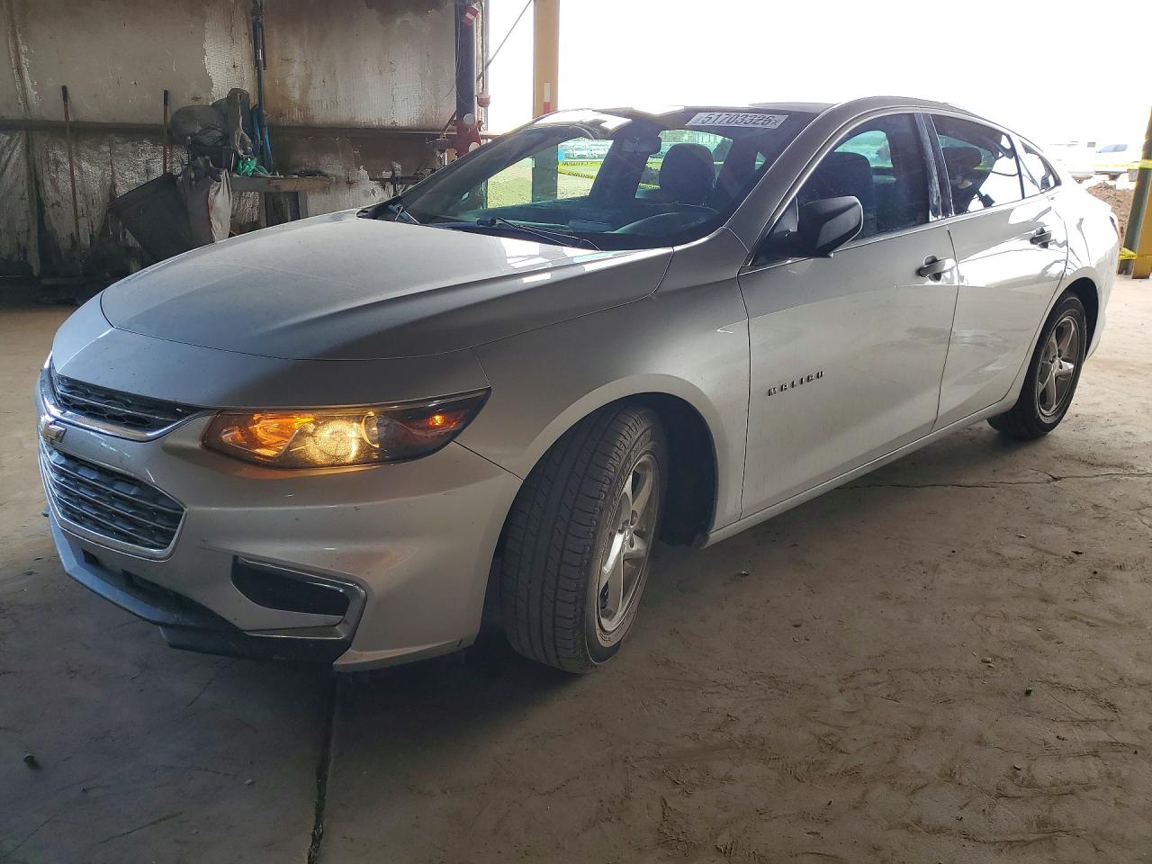 2018 Chevrolet Malibu VIN 1G1ZB5ST5JF173221 photo 1