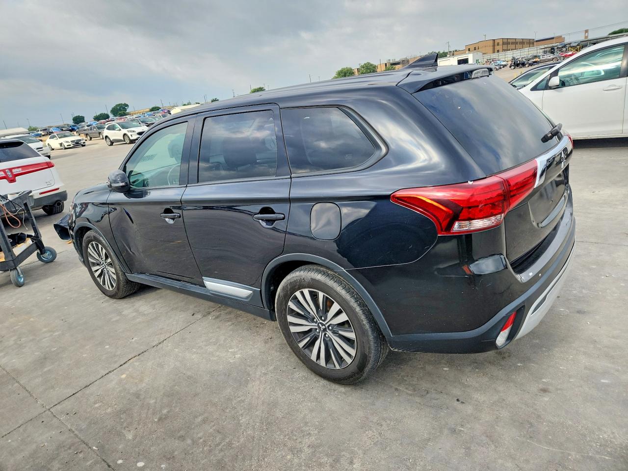 2019 Mitsubishi Outlander VIN JA4AD3A32KZ043136 photo 2