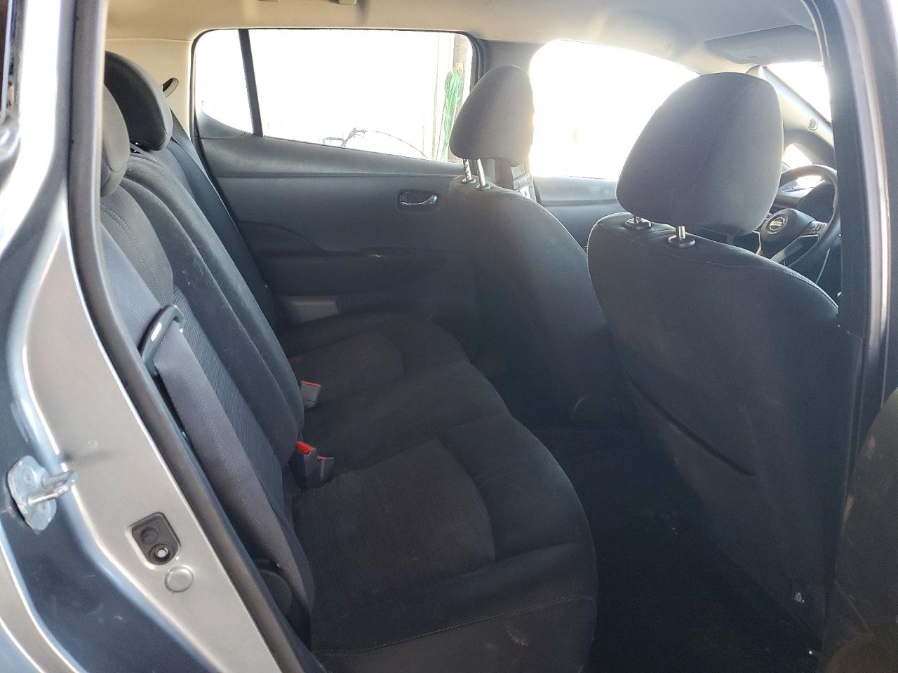 2018 NISSAN Leaf VIN 1N4AZ1CP1JC303853 photo 10