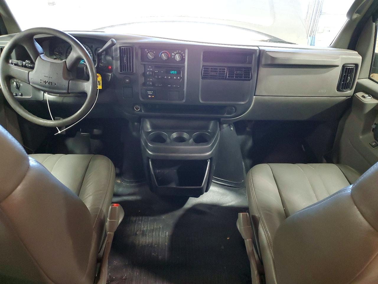 2006 GMC Savana VIN 1GKGG25V961272712 photo 8