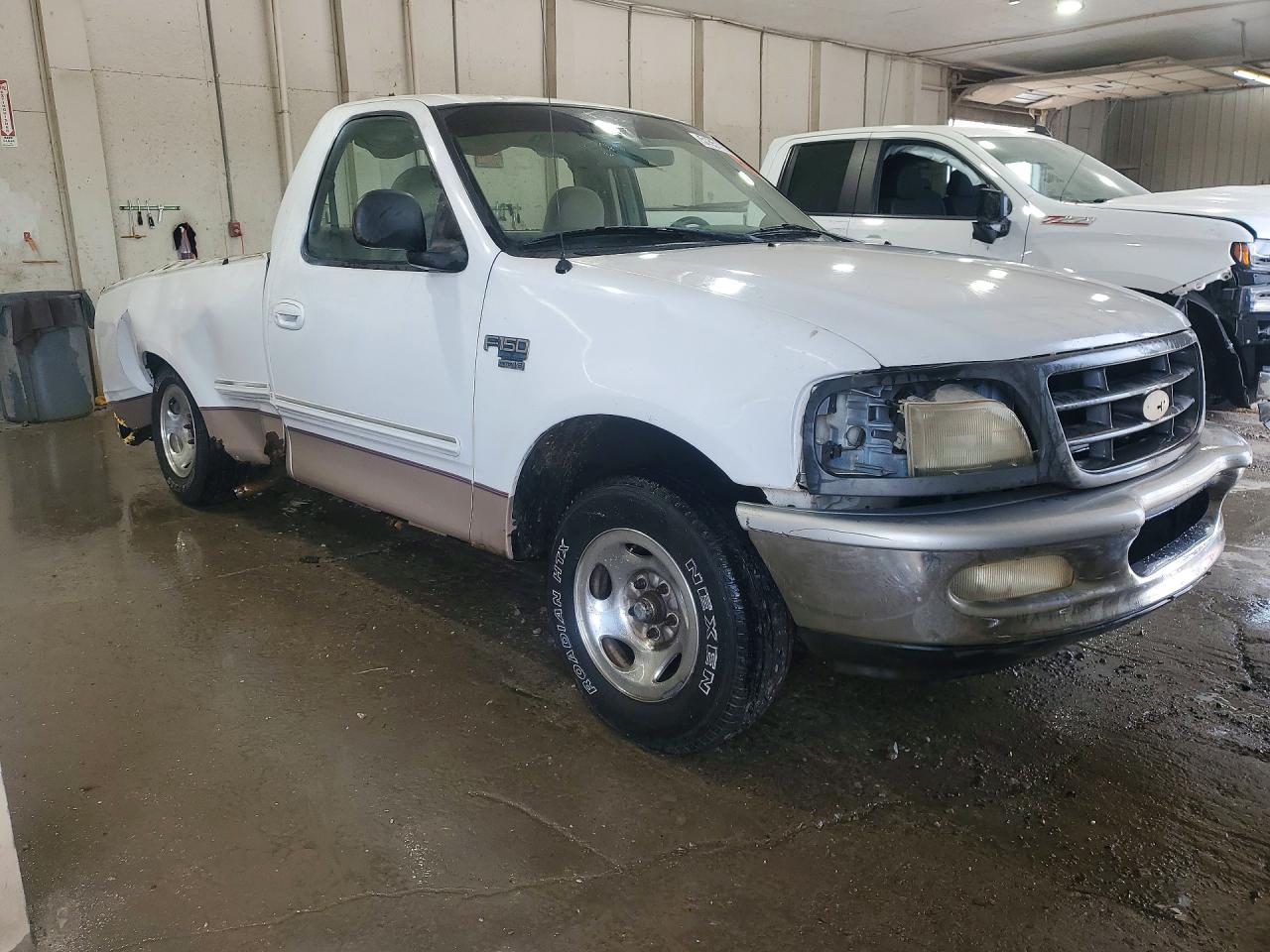 1998 Ford F150 VIN 1FTZF17W8WNB36569 photo 4