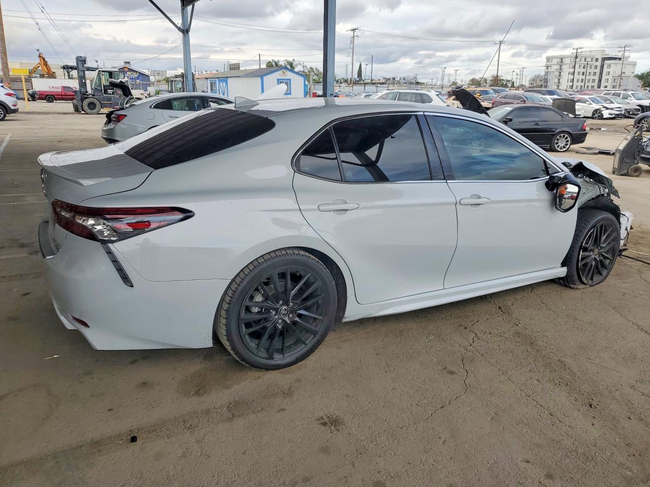 2024 Toyota Camry sola VIN 4T1K31AK5RU060847 photo 3