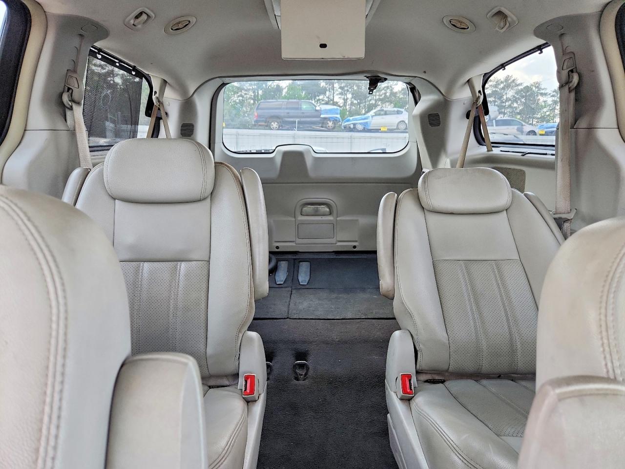 2010 Chrysler Minivan VIN 2A4RR8DX5AR368419 photo 10