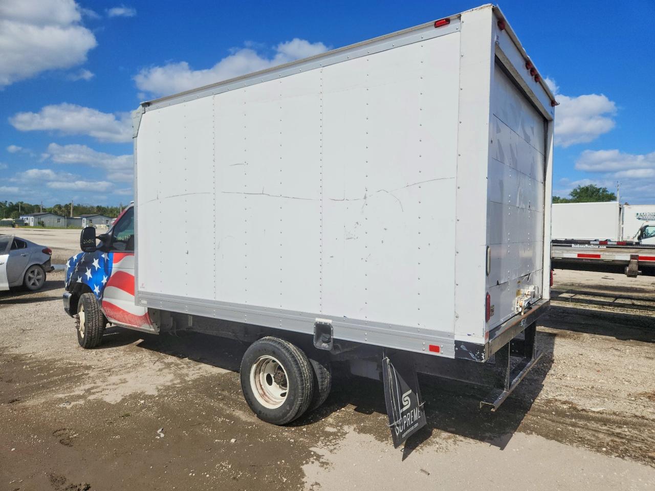 2017 FORD Econoline VIN 1FDWE3F64HDC68140 photo 2