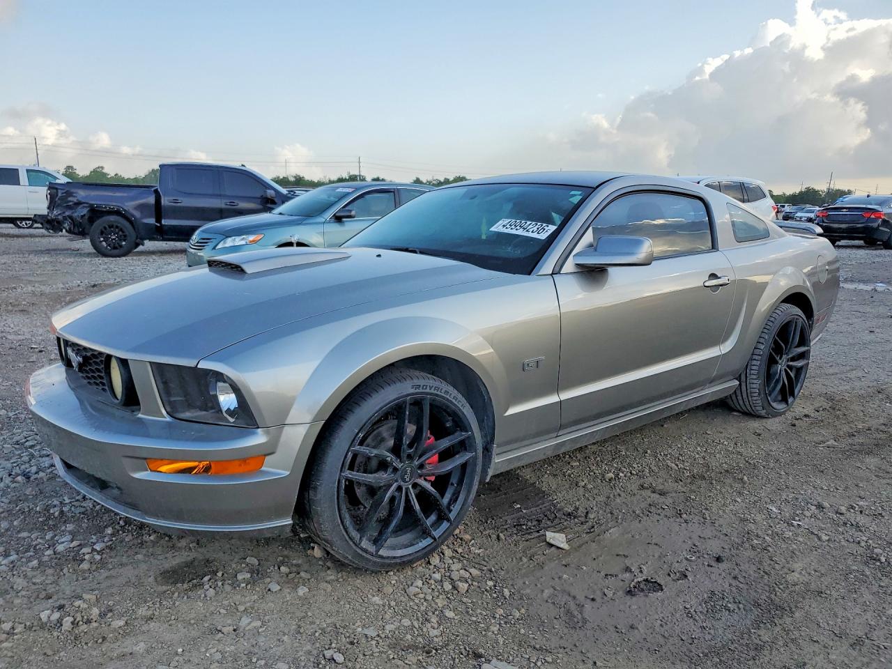 2008 Ford Mustang VIN 1ZVHT82H485176413 photo 1