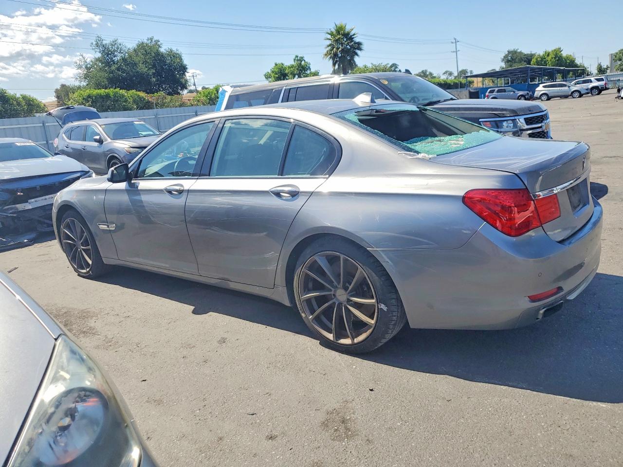 2010 BMW 7 series VIN WBAKC6C58AC393642 photo 2
