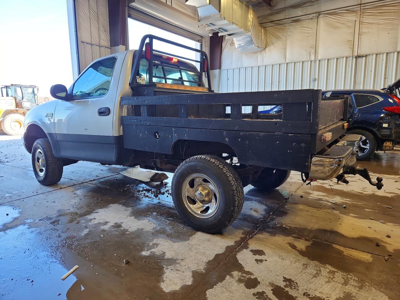 2004 Ford F150 VIN 2FTRF18W84CA63429 photo 2