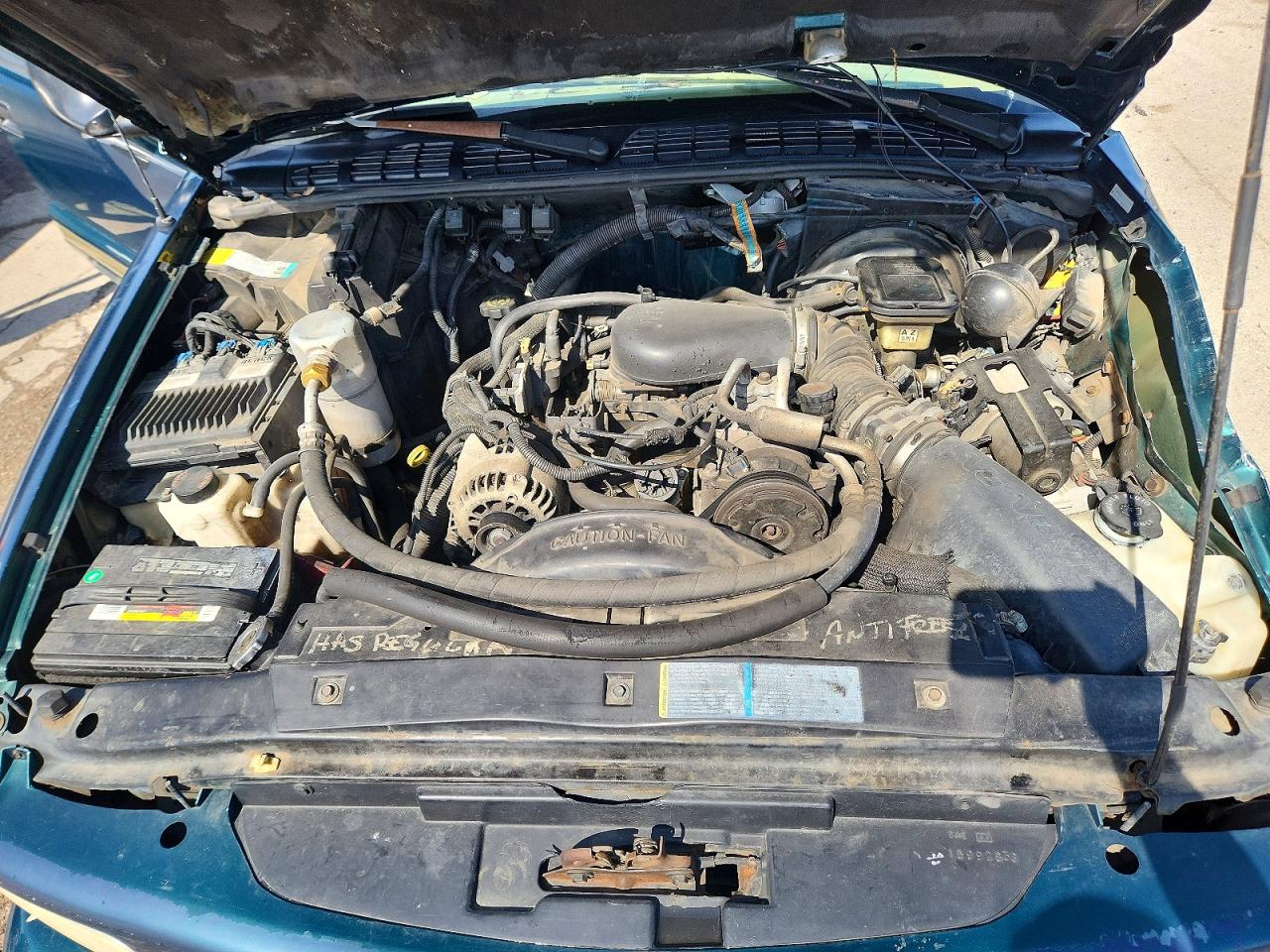 1997 GMC Jimmy VIN 1GKDT13W2V2563131 photo 12