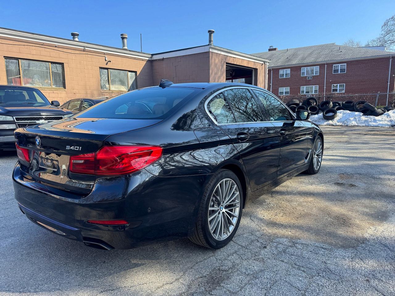 2019 BMW 5 series VIN WBAJE7C58KWW14782 photo 4
