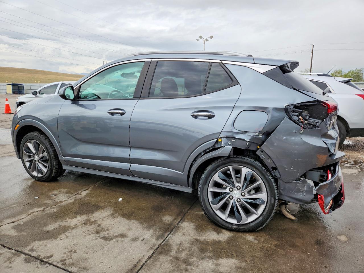 2021 Buick Encore VIN KL4MMCSL0MB105897 photo 2