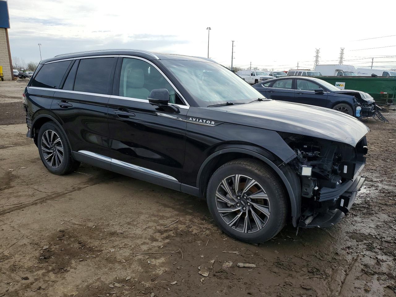 2025 Lincoln Aviator VIN 5LM5J6XC8SGL00233 photo 4