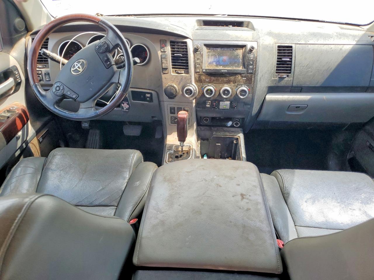 2013 Toyota Sequoia VIN 5TDYY5G12DS044396 photo 8