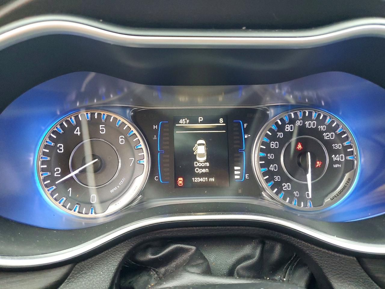 2016 Chrysler 200 VIN 1C3CCCAB5GN180082 photo 9