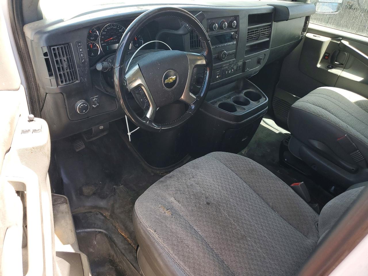 2019 CHEV Express VIN 1GCWGAFPXK1372099 photo 8