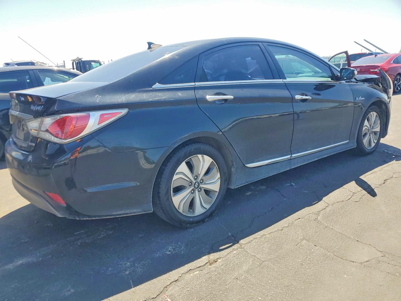 2015 Hyundai Sonata VIN KMHEC4A48FA135571 photo 3