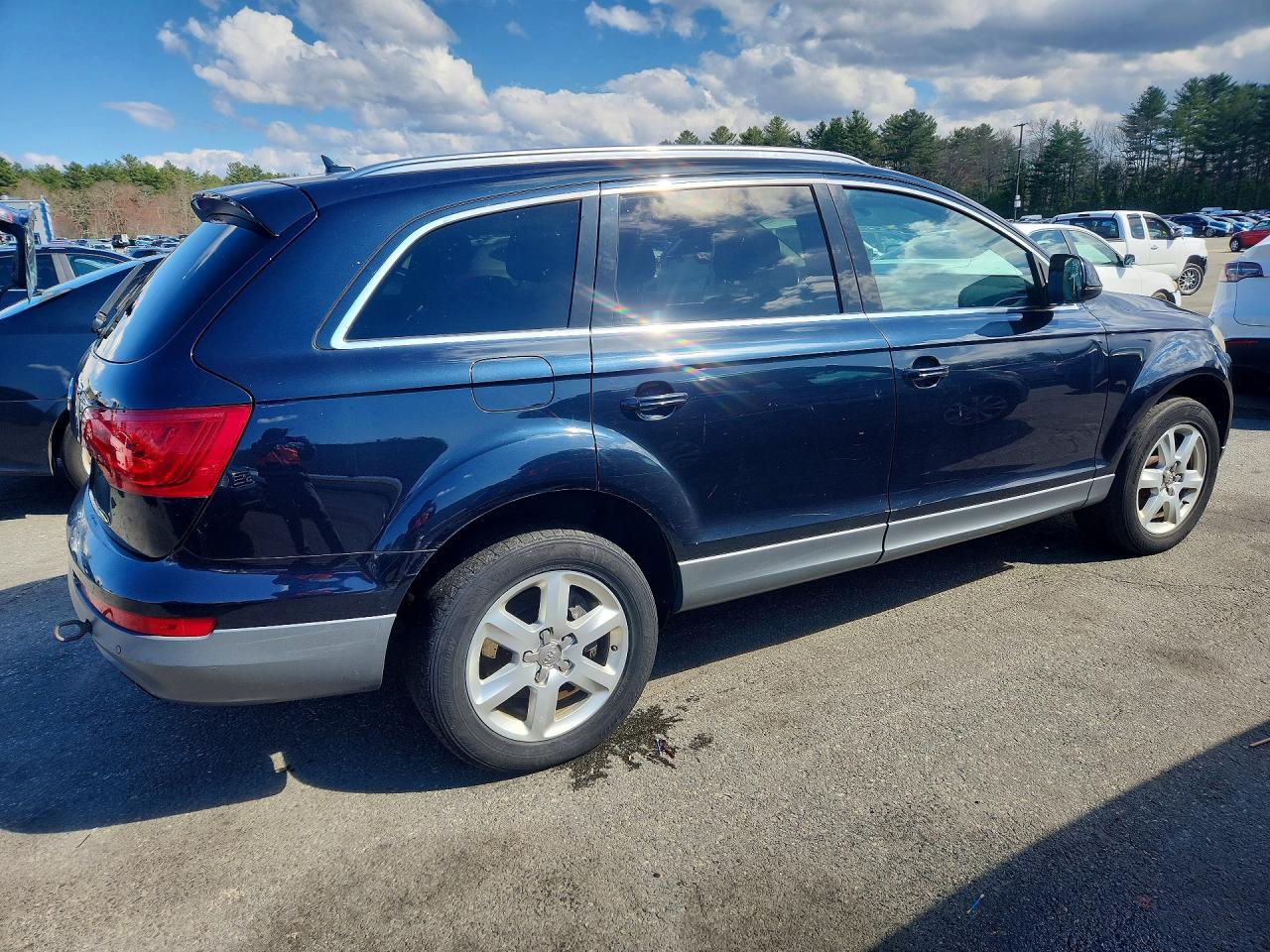 2011 Audi Q7 VIN WA1LGAFE5BD010000 photo 3